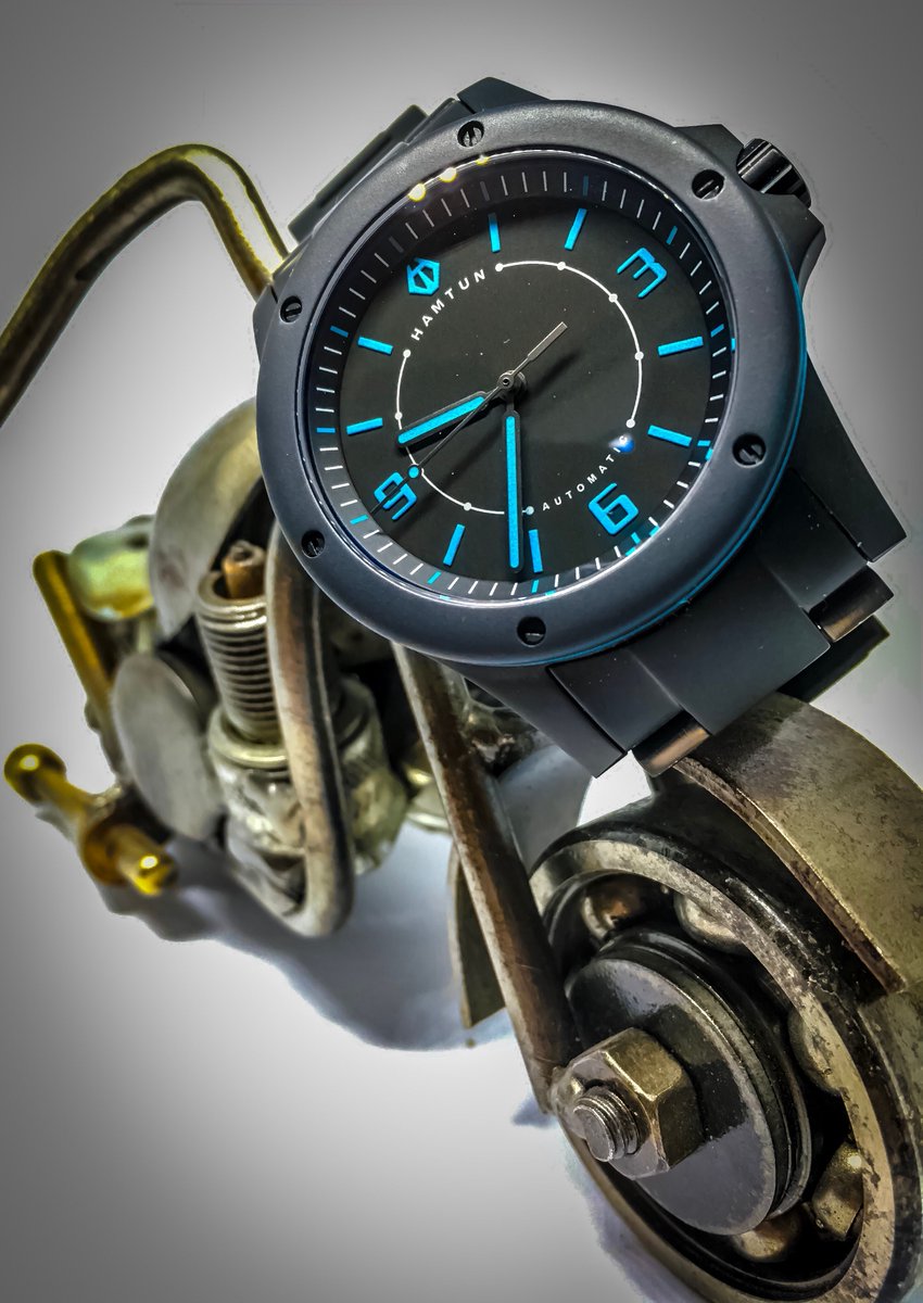 hamtun's tweet image. Did everyone catch the @watchroundup review of the neon collection? Check it out at buff.ly/2EAG5kY

#wornandwound #watchgeek #womw #mensfashion #design #watchfam #hodinkee #everydaycarry #edc #hamtun