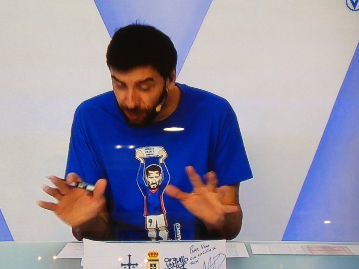 Arturo_Garcia67's tweet photo. @jbriestra @taranielloazul @urigheler @Jacolakari2 @RDACCCP @JaanKrasty @RealOviedo Por si no lo captaron aún... Que miren bien la camiseta...
#Tochetazo https://t.co/HP1y1OQMl2