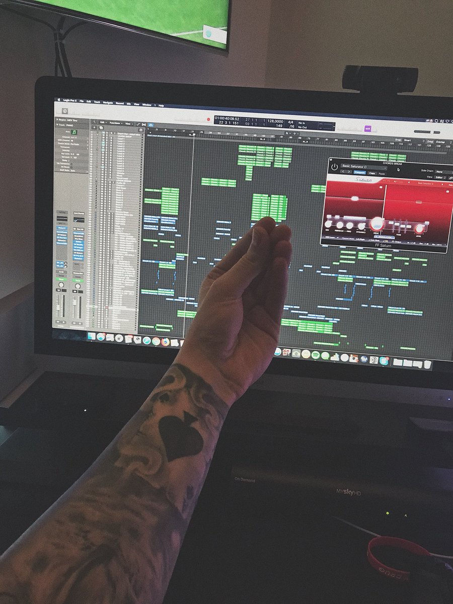 Italian dj/producers be like...😂