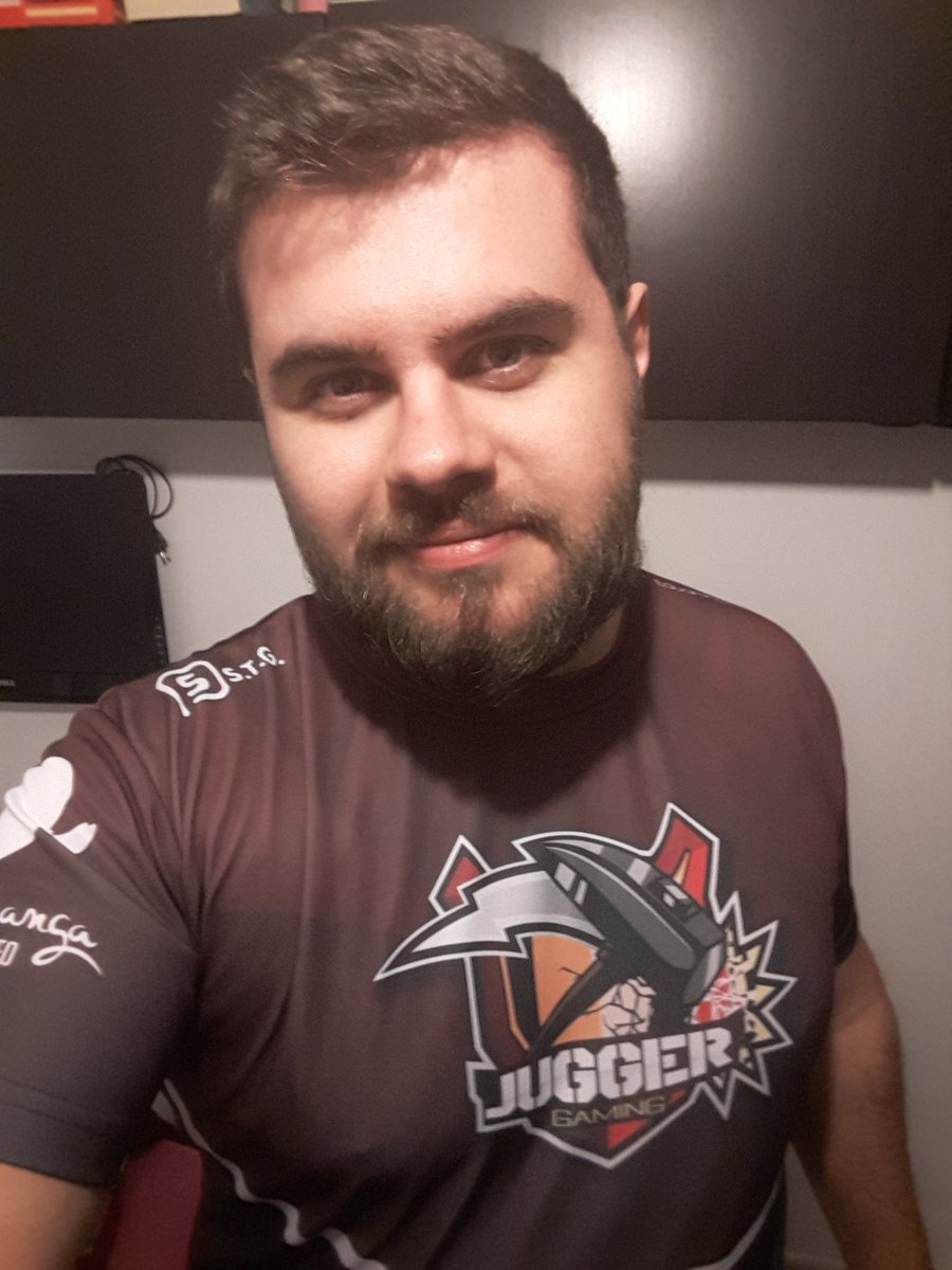 TheTeleoloer's tweet photo. Por fin con la camiseta de @GcJuggernaut, todo va viento en popa. Y por cierto, está increiblemente guapa, muchísimas gracias ❤😍 https://t.co/COF8af78nb