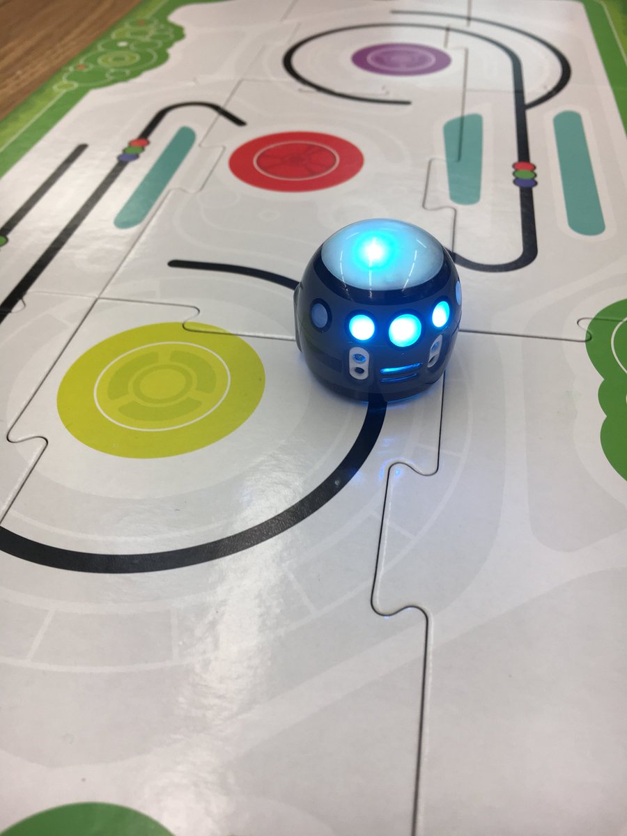 Had fun exploring Ozobots in true inquiry fashion! Thanks <a href="/rolf_jennifer/">jennifer rolf</a>! #ECEduCon