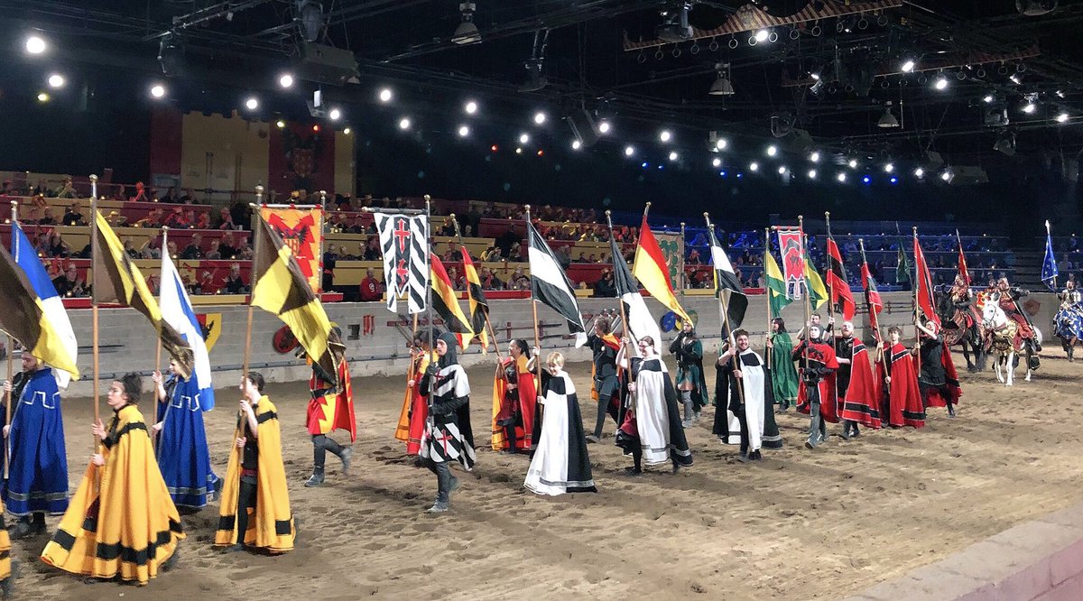 TeacherMomOfTwo's tweet photo. And the games are about to begin! #MTfan #medievaltimes #medievaltimesTO https://t.co/fibRel5dz0