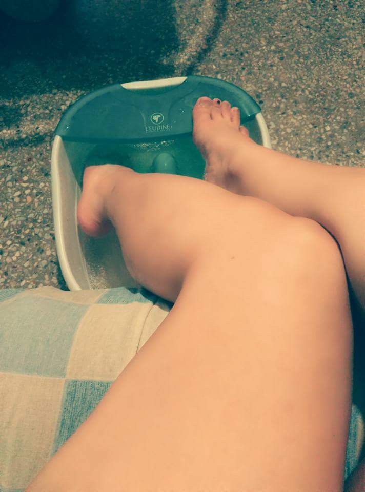 DominaRose8's tweet photo. #FeetFetish #FeetLover #LegsFetisg #LegsLover #RoseFetish 
Deseas estar a mis pies Gusano! https://t.co/F5xGeuegq8