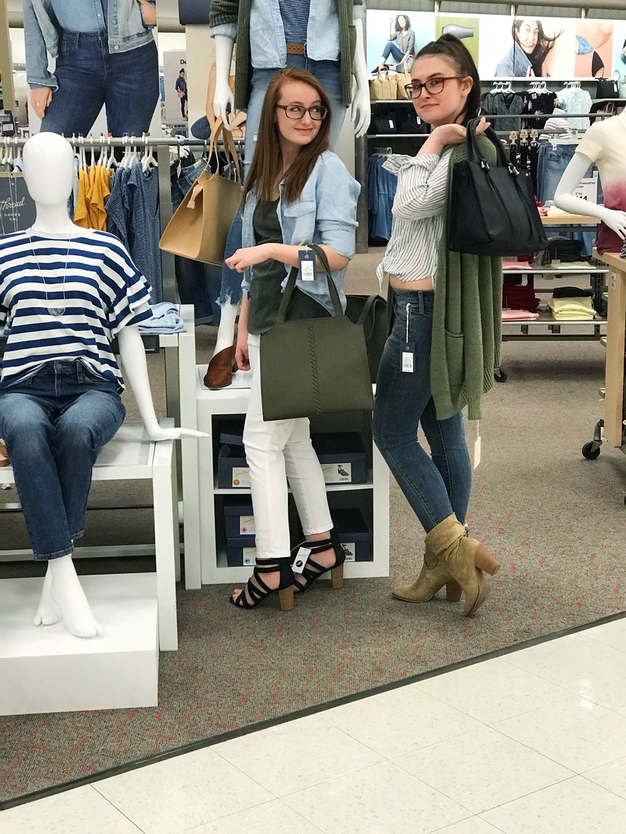 morgfromtarg's tweet photo. Saturdays are for the girls+Matt! #R100FindYourFit #UniveralThread https://t.co/yHhEClMIvq