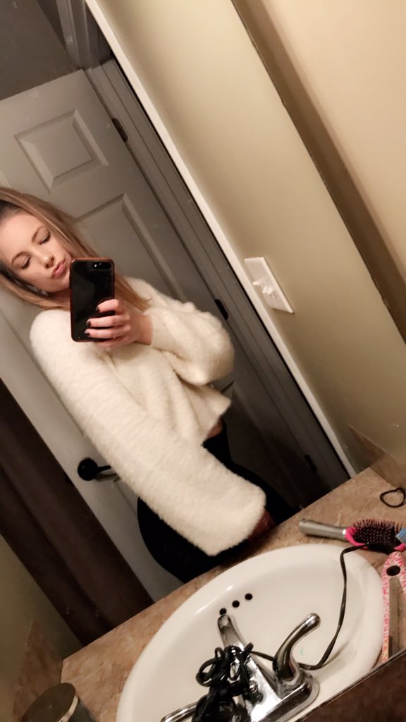 JacieeeLeigh's tweet photo. Hi. https://t.co/ib5mA9F1zD