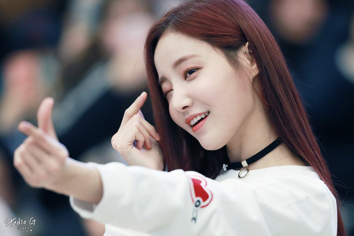 Studi0_G's tweet photo. 18.02.03 모모랜드 AK플라자 PIAZZA360 게릴라 공연 https://t.co/0H3bBtWumn #모모랜드 #MOMOLAND https://t.co/Rs4urUnM1q