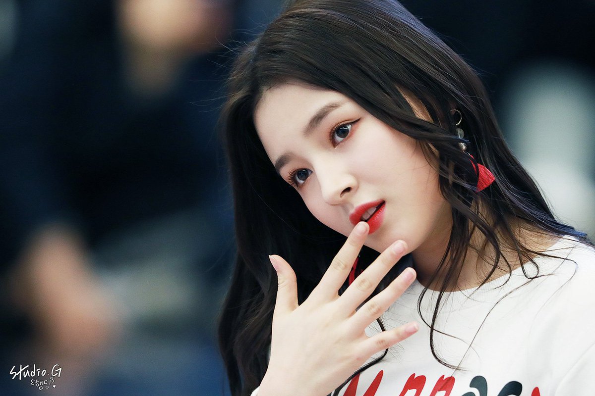 Studi0_G's tweet photo. 18.02.03 모모랜드 AK플라자 PIAZZA360 게릴라 공연 https://t.co/0H3bBtWumn #모모랜드 #MOMOLAND https://t.co/Rs4urUnM1q