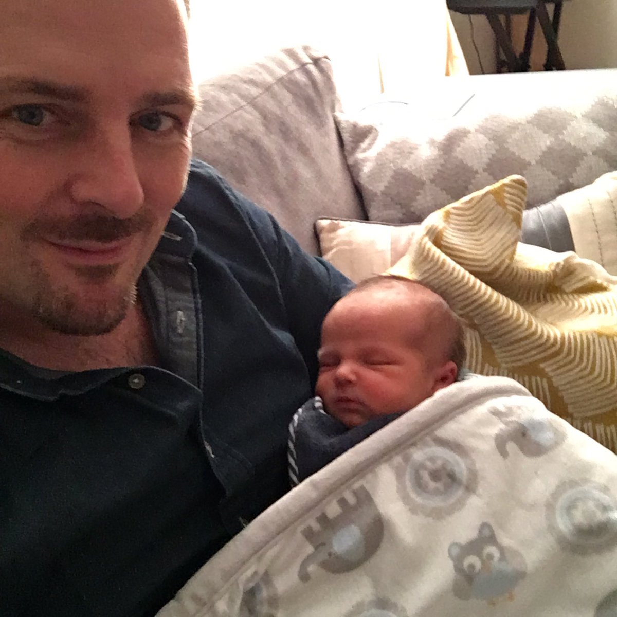LostinNewYork's tweet photo. Resting up with D&amp; R, and R and I are TOTALLY loving this blanket! Thank you!! https://t.co/q9FikBtWn1