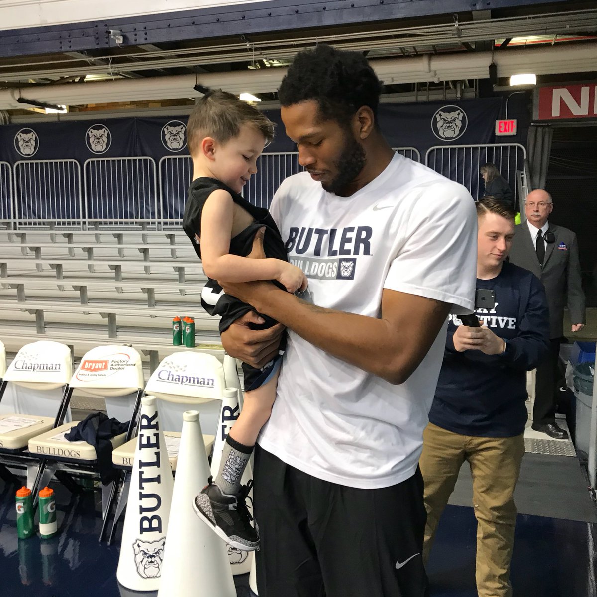 MSKaltenmark's tweet photo. We’re just as big of fans of their off-court performances as we are of what they do on the court. #RoleModels #GoDawgs https://t.co/pKAMZFgmz6