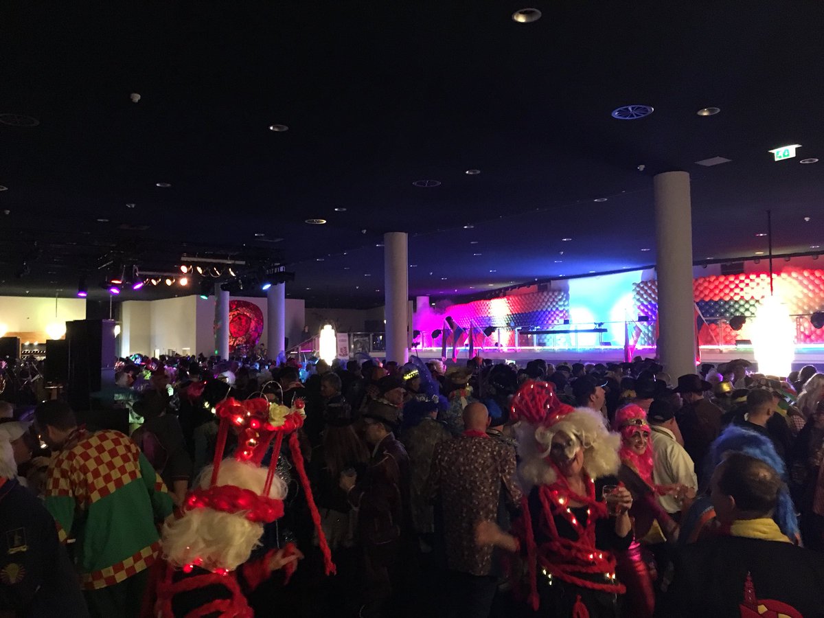 Globe4Happiness's tweet photo. @Parktheater ook hier nu veel geluk #fedbal https://t.co/nTTcnHr2I9