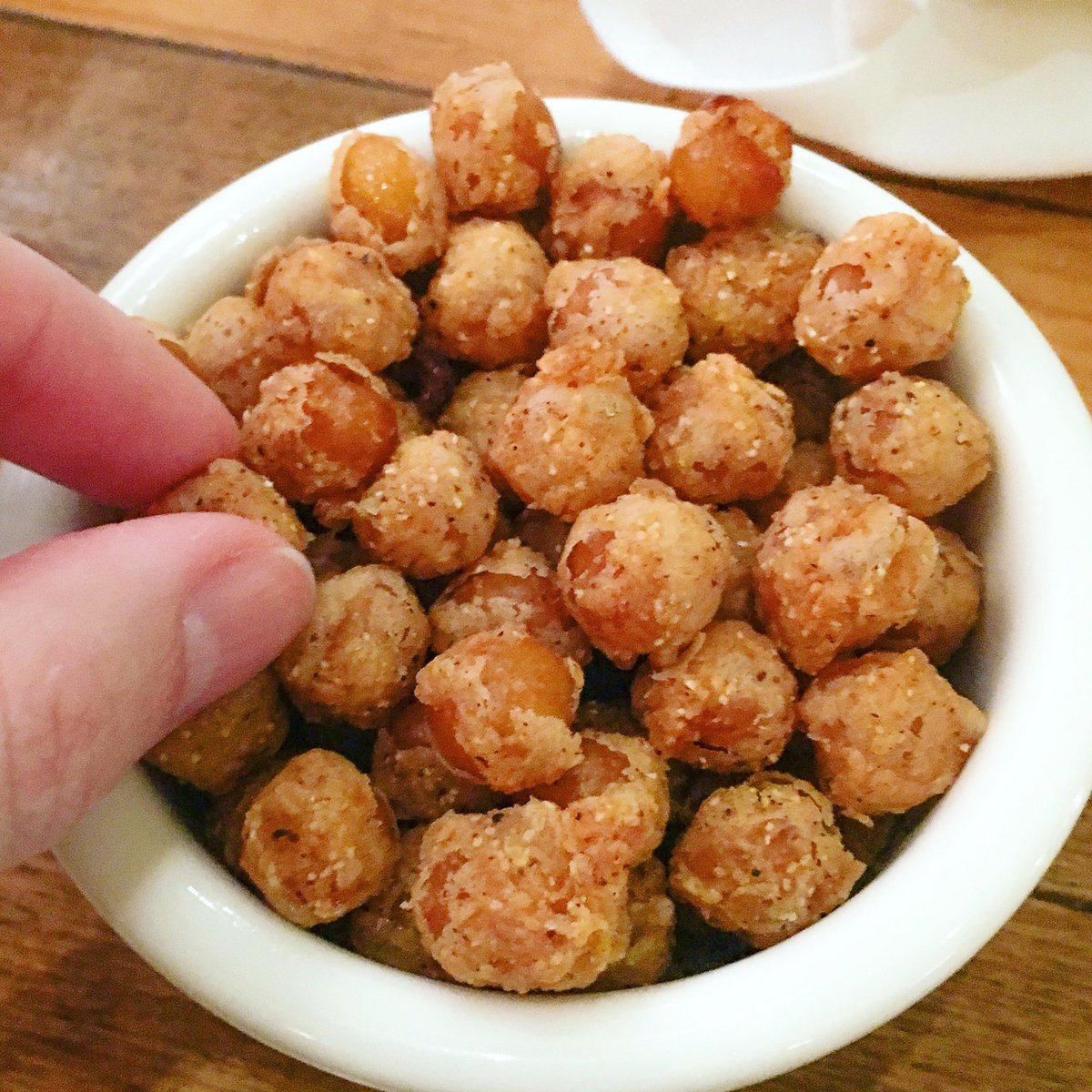 TaliaMiele's tweet photo. Still warm, deep-fried garbanzo beans encased in a cornmeal crust. Went great w/my glass of #Prosecco!
#veganish #vegan #veganfood #veganfoodspot #vegetarian #vegetarianish #vegetarianrecipes #vegetarianfood #eatlocal #santabarbara #santabarbarafood #santabarbarafoodie https://t.co/6qTbCEYHz4