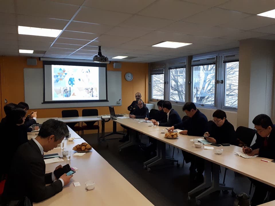 <연재① - 유럽의 장애인 고용제도를 살펴보기 위해 프랑스를 방문했습니다>

장애인 고용지원을 위한 유럽의 장애인 고용 및 복지제도를 살펴보기 프랑스를 방문했습니다. 그 내용을 여러분과 공유하고자 일자별로 현장에서 느낀 법적, 제도적 시사점을 간략히 소개합니다.
facebook.com/yongdeuk.lee.9…