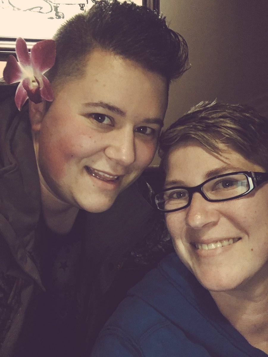 UngodlyNyx's tweet photo. They gave me a flower.
#SlightlyIntoxicated https://t.co/2egWaYF12M