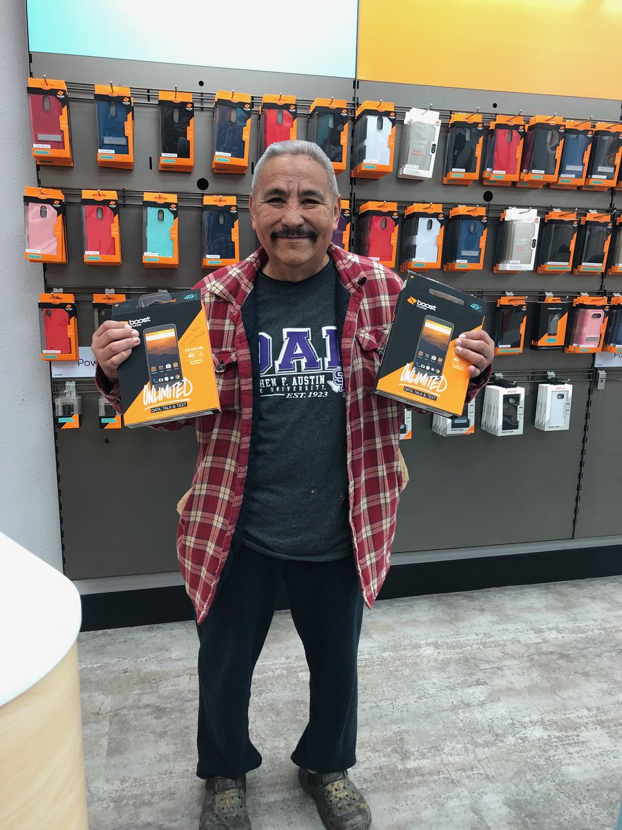 matthews_susy's tweet photo. Smiles for miles at Pronto Wireless where no one walks out empty handed. @KristyPfahler @JustinCapers @ProntoWireless2 #boostmobile #boostnation #HappySmiles #HappyCustomer #50means50 #AddALineFree https://t.co/E71LC1bbJe