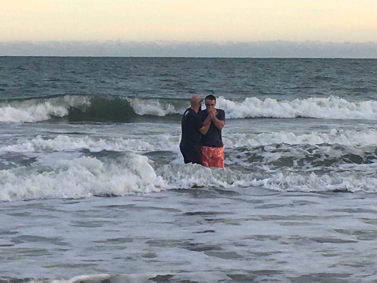 b_carraher98's tweet photo. “For we were all baptized by one Spirit so as to form one body—whether Jews or Gentiles, slave or free—and we were all given the one Spirit to drink.”
1 Corinthians 12:13

#converge2018 #baptism 

@jodyjennings https://t.co/StR1nMhg20