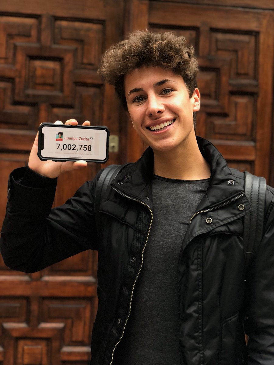 Hoy llegamos a 7 melones en YouTube! 

Estoy muy contento, feliz y motivado. Muchas sorpresas en camino, 2018 es nuestro año. 

Sigamos demostrando que ser diferente es mejor. 

Zuricatas, son lo más duro qué hay.