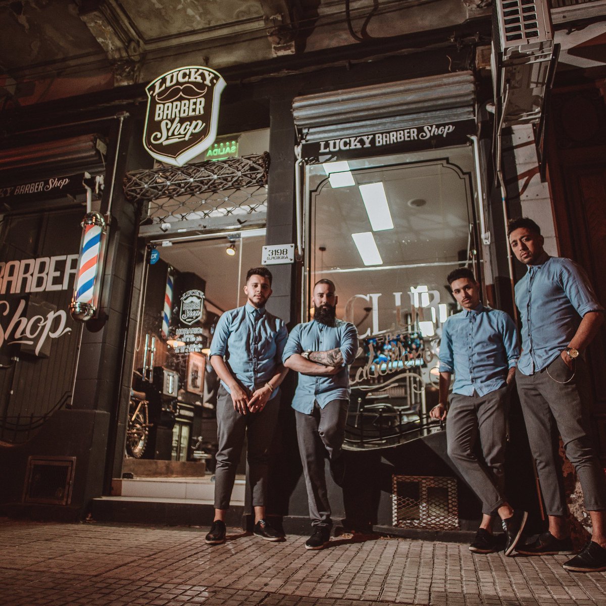 Si quieres ir rápido, ve solo. Si quieres llegar lejos, ve acompañado.
En @lucky_barber_shop hay equipo !
@ignacio_capocasale <a href="/_nicorodriguez/">Nicolas Rodriguez</a> @arieldemello_ 
#equipo #barber #lucky #monshair #barbershop #uruguay #montevideo