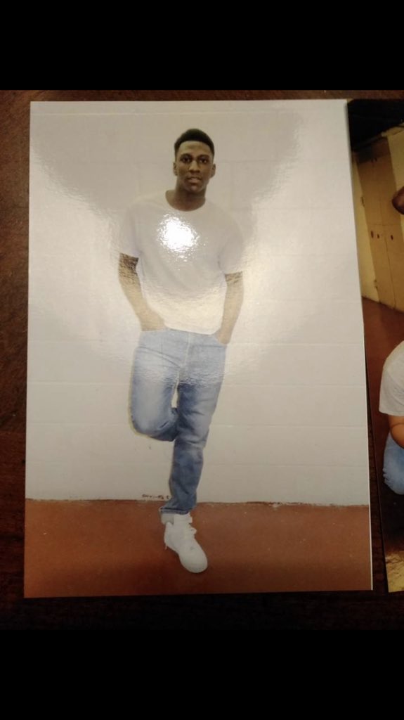 _sheyyyyyy's tweet image. HE SENT PICTURES 😩!! words cant explain how much ii miss youu !! keep your head up slim. #freemycousinmoe❤️ #freerell til its backwards !