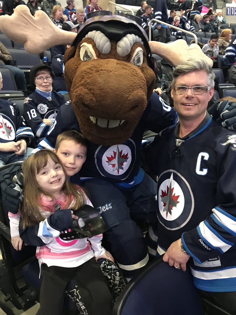 MykShane's tweet photo. #GoJetsGo #MickEMoose Avery’s first Jets Game!! #WpgvsCol https://t.co/Q2KX0uiIin