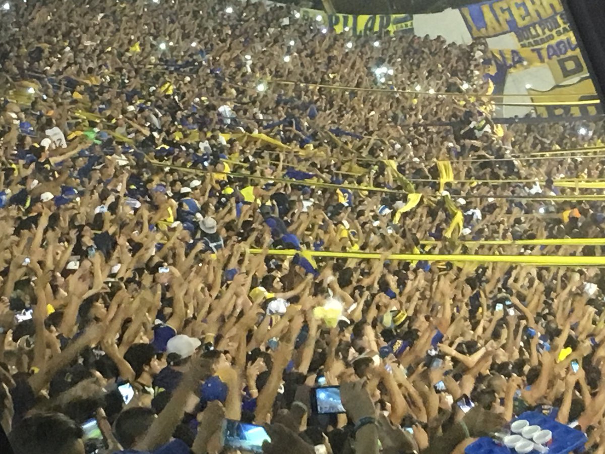 leandrovaldes12's tweet photo. Boca y River jugaron un sábado 21,30 su primer partido oficial 2018 # de locales. Ambos contra un equipo del interior. Y eso que River sabe mucho de jugar sábados en el interior. Aún así no hay comparación posible https://t.co/9TXOM2ZDEa