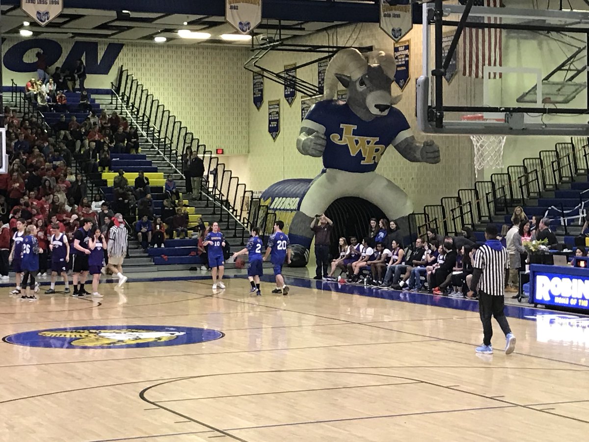 RobinsonBBall's tweet photo. Best refs in the game!! Go rams! #fanquest #unifiedgame https://t.co/qOEocmdzLu
