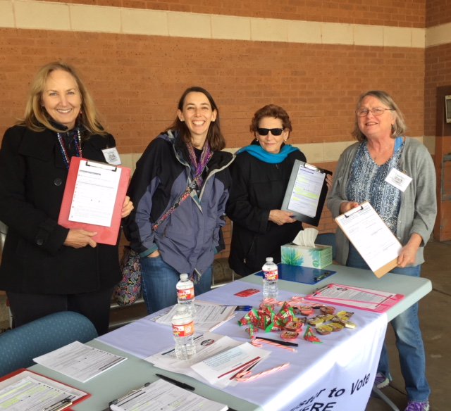 IndivisibleTx06's tweet photo. Registering Texas voters is a beautiful thing! Here we are at the Fiesta grocery store in SE Fort Worth ... manager very supportive.@IndivisibleTeam @texasdemocrats @BGTX https://t.co/pCXaodJrOK