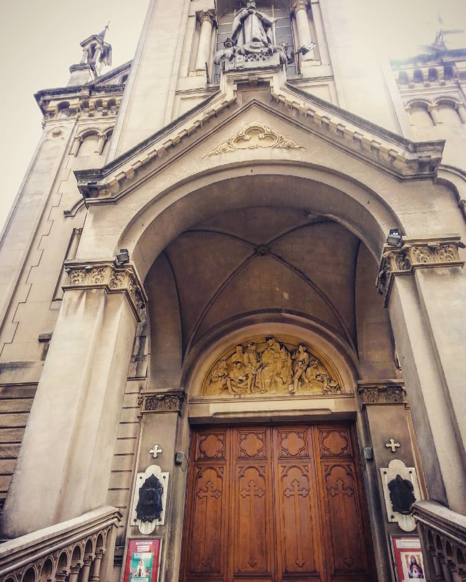Parroquia San José de Calasanz (Av. La Plata 955) #iglesia #parroquia #church #fe #faith #architecture #arquitectura #religion #vilavide #tourism #turismo #travel #boedo #argentina #buenosaires #архитектура #церковь #аргентина #буэносайрес #религия #вера