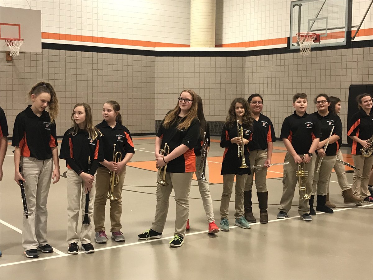 ramunionmiddle's tweet photo. 2017-18 USMS pep band https://t.co/sQkDQQnUvm