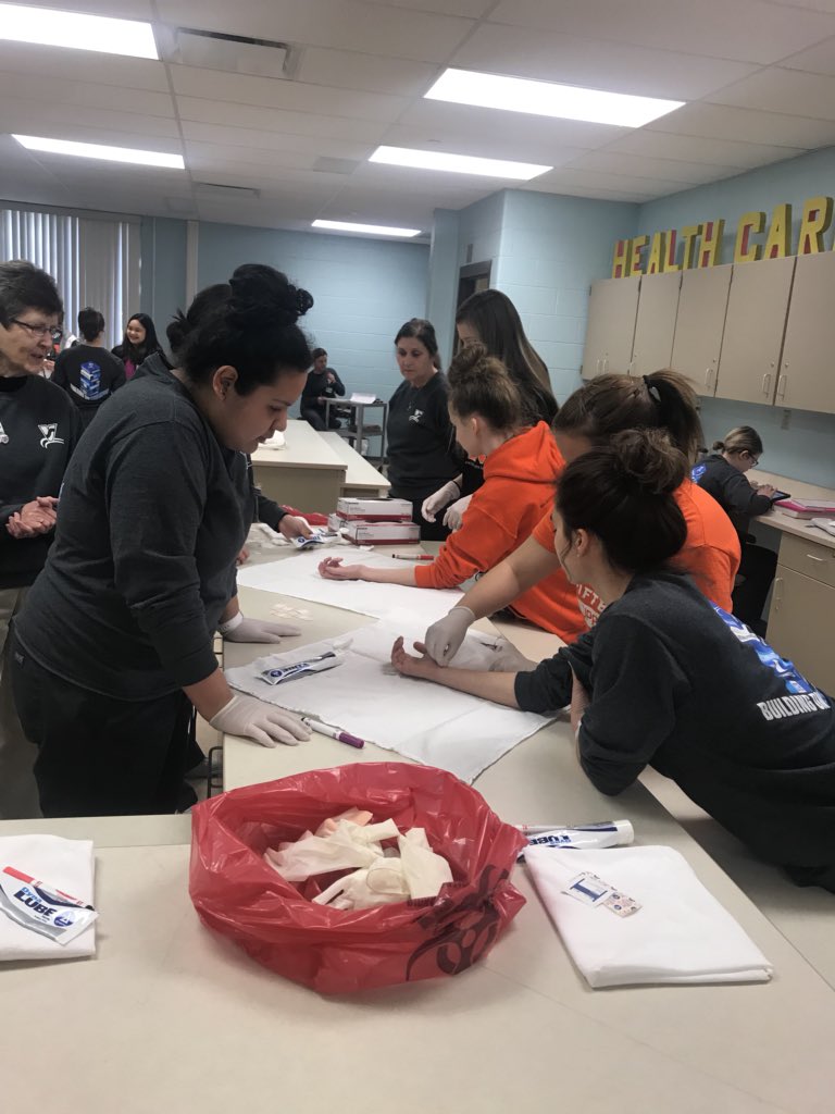 ramunionmiddle's tweet photo. 8th grade field trip to Sentinel.  Health care classroom! https://t.co/mqAnRZT06D