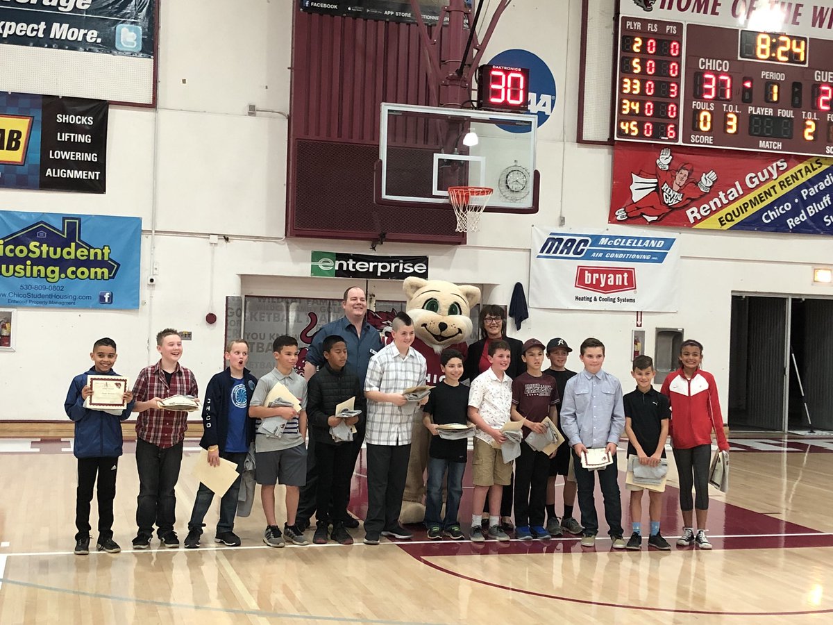 Rosedale2way's tweet photo. Congrats to the Art Acker Honor award recipients. #RosedaleMapaches #Chicousd @jobettencourt @ChicoUSD @ParkviewStem https://t.co/pNCVbxic00