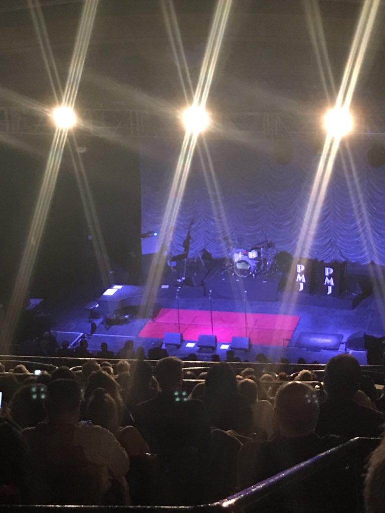 ChiTownHalien's tweet image. Seeing @PMJofficial in Chicago tonight #RivieraTheater