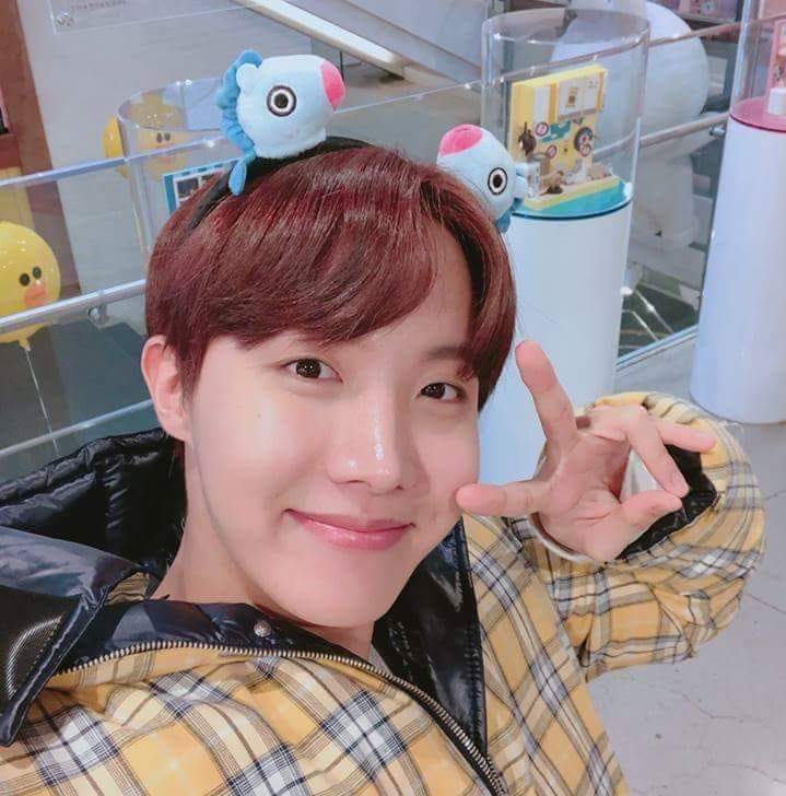 armyaem's tweet photo. 😊😊ไม่รู้จะพิมไรแล้ว55😂😂😂
#TwitterBestFandom 
#TeamBTS https://t.co/2vcnJG6Wh1