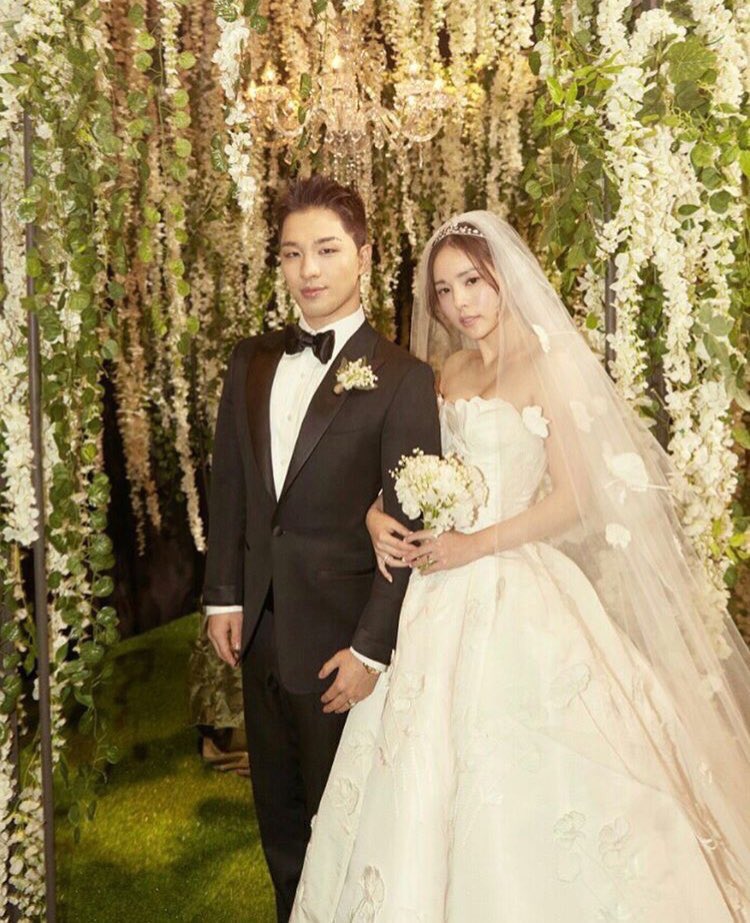 Mr and Mrs Dong looking so stunning and gorgeous Truly a fairytale romance 