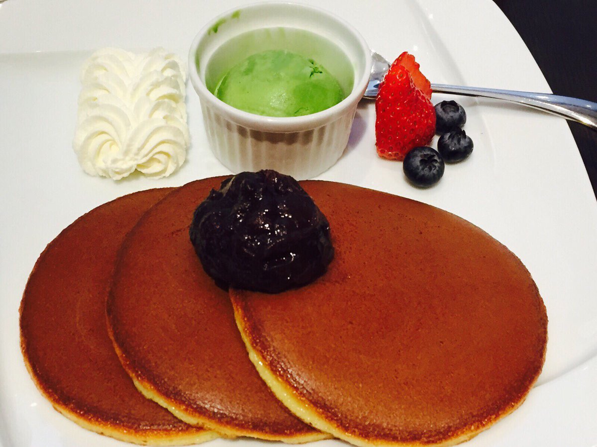 しぇりー ಇ 昨日3時のおやつは文明堂 焼き立 三笠 パンケーキ くまちゃんカフェラテ 𖠚ᐝ どら焼きパンケーキ とても美味しい B 文明堂カフェ