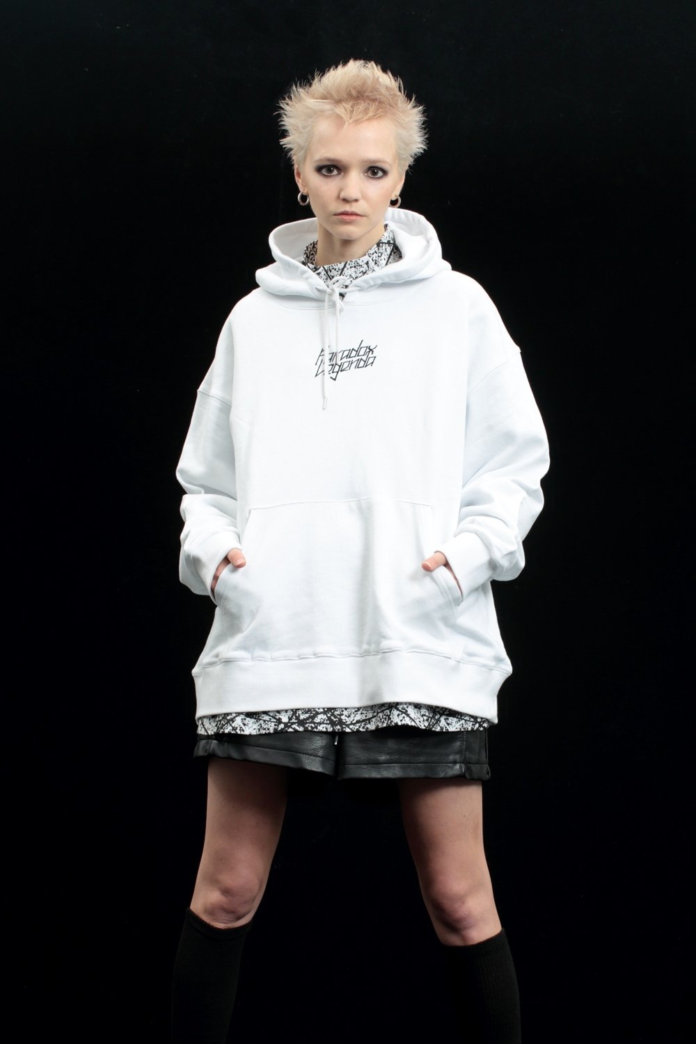 H Fractal New Arrival Paradox Legenda Graphic Parka Color Black White Size Free Price 12 500yen Tax フロントにロゴ刺繍 バックにフリーメイソン プリントのパーカー T Co Uzzbmlbhmt Twitter