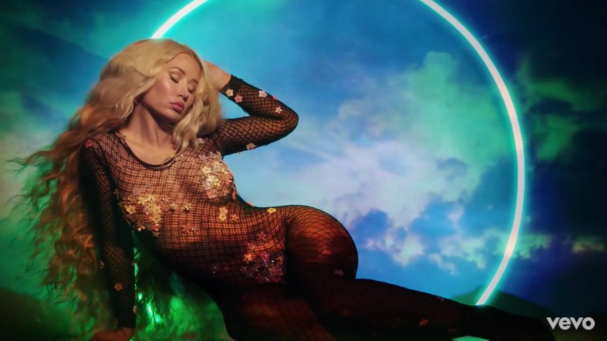 achadossluh's tweet photo. #ListenSaviorLyricMusicVideo #SaviorOutNow #SaviorTonight #ListenSaviorOnSpotify #BuySaviorOniTunes #SAVIOR #iggyazaleaiscoming #iggyazaleaiscoming #quavo #music https://t.co/KtfGo5Gjem https://t.co/1A5KhdHjMq