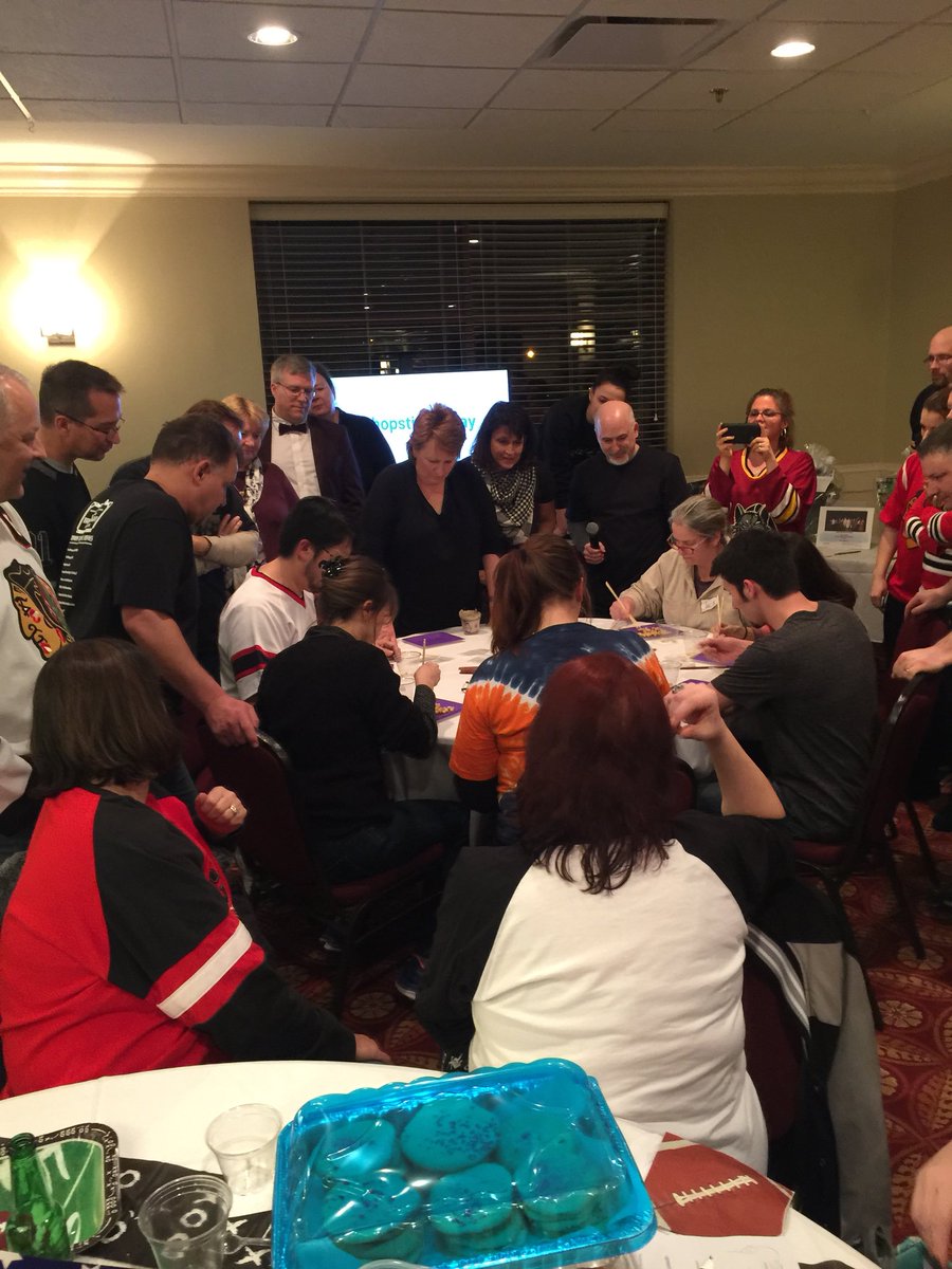 HehsHelp's tweet image. Having fun at the HELP 10th Annual Trivia Night!