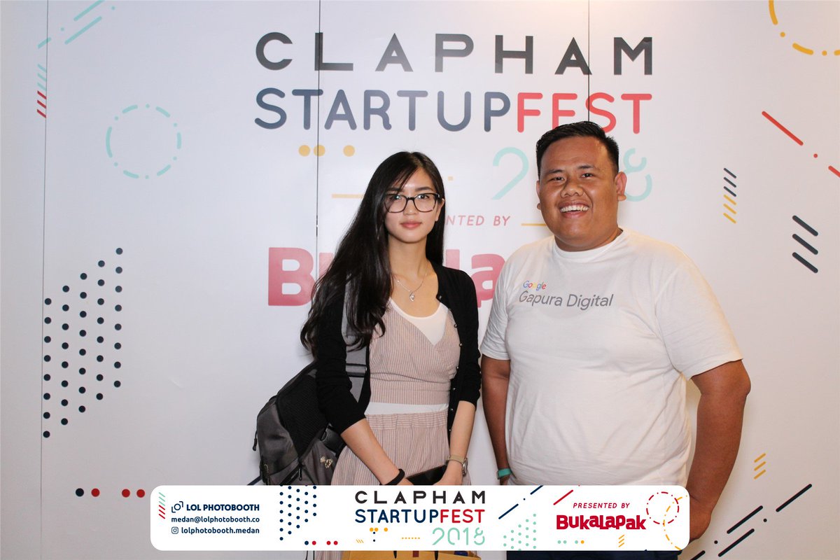 badiacoolonline's tweet photo. The girl who stand next to me is Crystal Widjaja (Senior Vice President, and Business Intelligence and Growth at @gojekindonesia)
Smart and a beautiful woman 😍
Really nice to know her 😎
#Gojek #CrystalWidjaja #ClaphamStartUpFest18 #CSUF18 #ClaphamCo https://t.co/bNM7JIgOrn