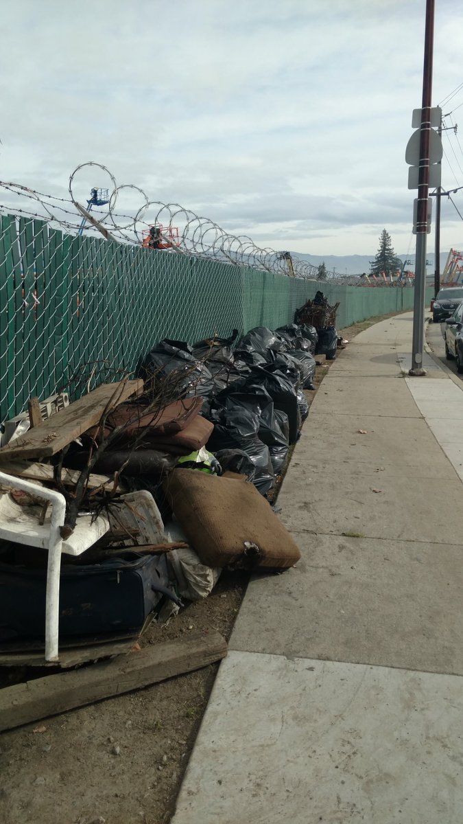 gazooly12's tweet photo. Another large litter pick up in D7. @sliccardo @TamNguyenD7 #EngagedSJ. Keep up the good work! https://t.co/8qM1RNWSz0
