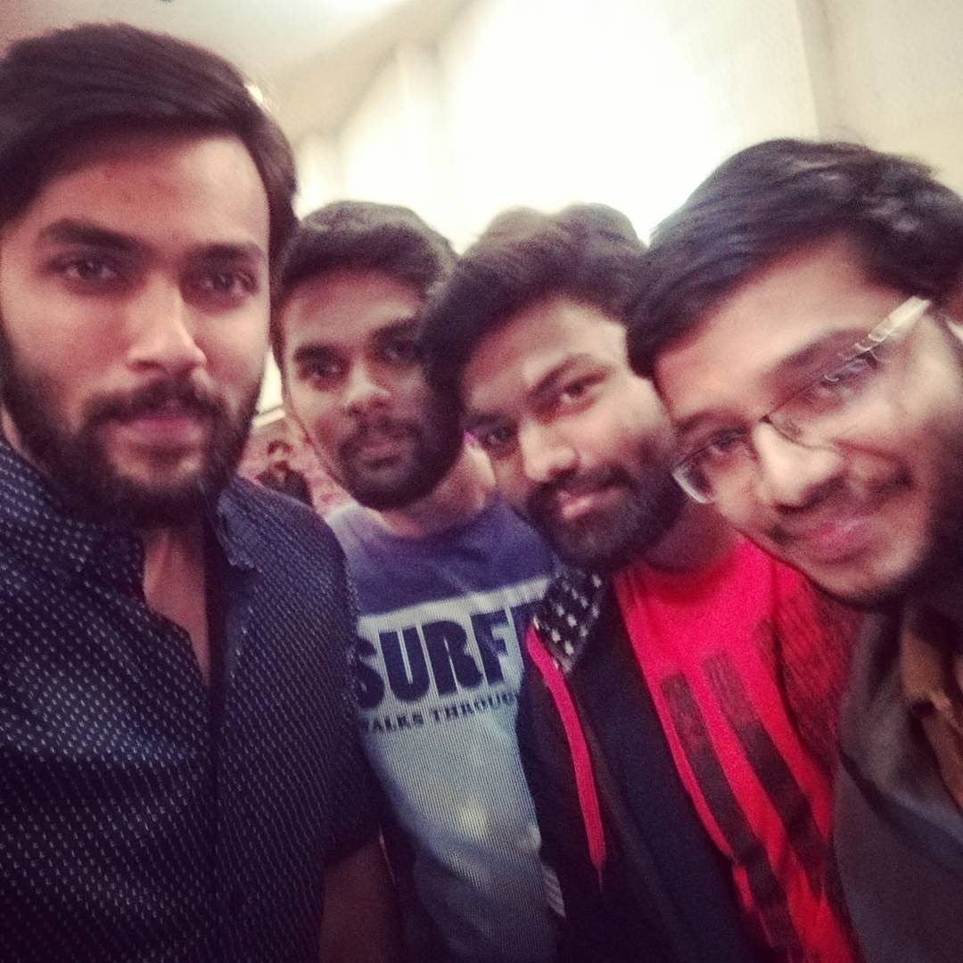vm_sameer23's tweet photo. What a Surprise!!!!๐๐๐To meet the man whom u inspire of.๐#bigboss๐
#with_him๐คฉ
๐ญHye,Love daa!๐๐ฝ๏ธ https://t.co/ojnv0H9FMz