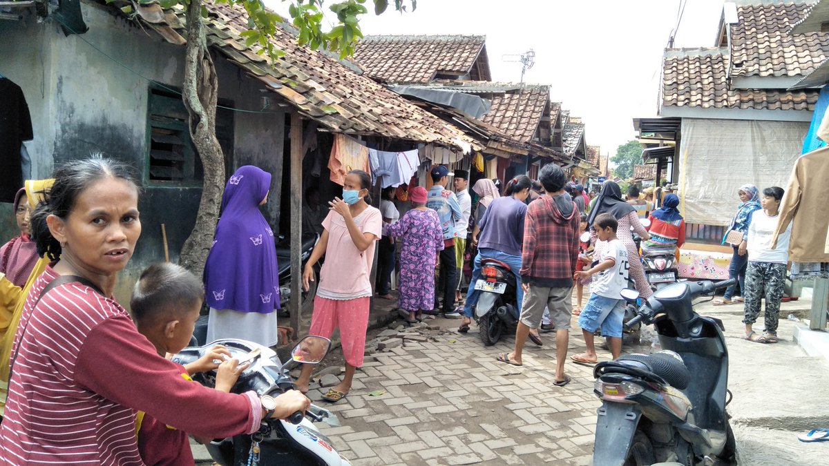 HendriEncep's tweet photo. #AksiPPBKotaSerang #Melaporkan  1org nelyan kota srg  sudah di temukan  tenggelam di karenakan  ombk besar menerjang kapal dan terjatuh saat beraktifitas mencari ikan kemarin.tangis keluarga menyambut jenazah..dan  Asuransina sdh tdk aktif  @susipudjiastuti @mzulficar @brsdm_kp https://t.co/yClFvyXYbE