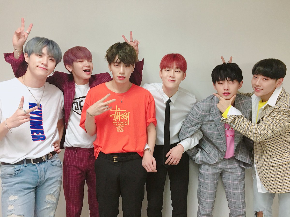 JBJofficial787's tweet photo. [#JBJ_TODAY] 아침부터 응원 와준 우리 조이풀 너무 고마워요❤️ 응원 소리에 불끈💪힘이나네요! 화이팅 넘치게 무대완료 했습니다! 감사합니다!
🍓😑😲🕺🏻😬🔥 https://t.co/ZJ4Ag5dyTD