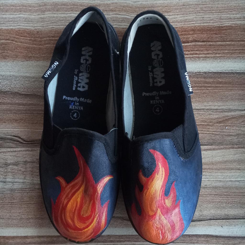 RozenIan's tweet photo. @CapitalFMKenya @SharonKMwangi @Batakenya Did you say Ngoma? @BataKenya #BataDesignersApprentice #rosendraws #rosenBYOS #handpainted https://t.co/AxUogZfSA0
