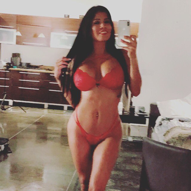 Alexis Amore On Twitter Curvas Peruanas Selfie Laderojo