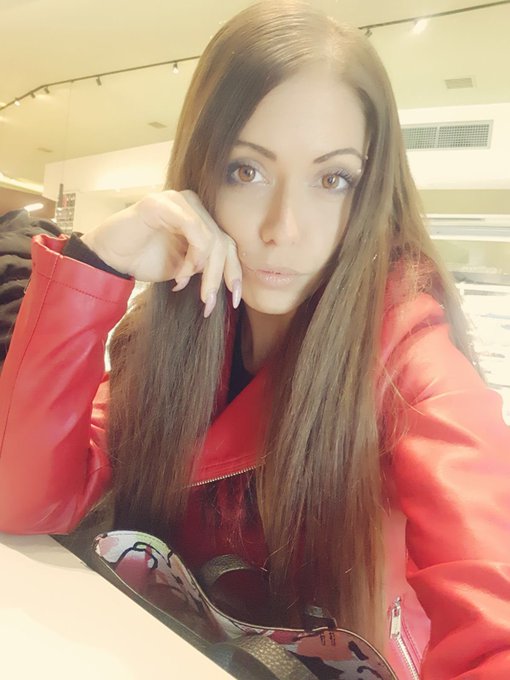 Quanti anni mi dareste!? How old would think I am?💋💕 https://t.co/2KnT6GSOG2<a href="/tag/nuovafotoprofilo"class="tags"><span>#nuovafotoprofilo</span></a>
