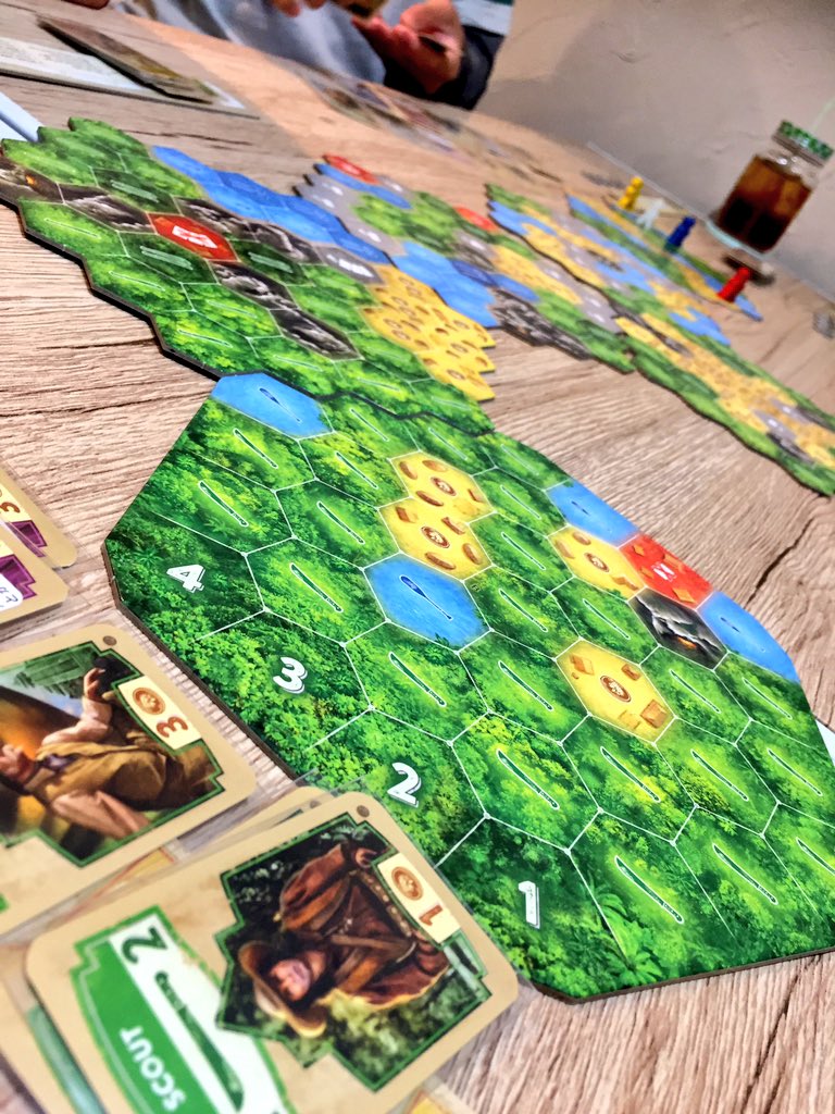 かくれがゲームカフェ こにょっと エルドラド 高校生が大人二人に勝ちました ハウラ お持ち込みの芸術的なバランスゲーム キャッチザムーン こちらも芸術的なハシゴになってきました マスカレイド お持ち込みで六人でワイワイと推理 かくれがゲームカフェ こにょっと エルドラド 高校生が大人二人に勝ちました ハウラ お持ち込みの芸術的なバランスゲーム キャッチザムーン こちらも芸術的なハシゴになってきました マスカレイド お持ち込みで六人でワイワイと推理