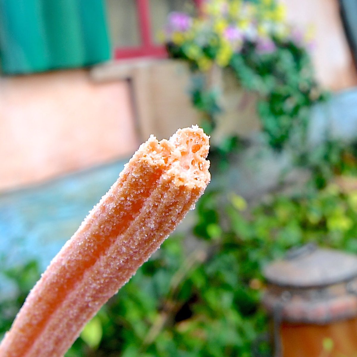 Mezzomikiのディズニーブログ Twitterren 東京ディズニーランド ラケッティのラクーンサルーン でミッキーチュロス ストロベリー 発売中 T Co Bfuupozltz