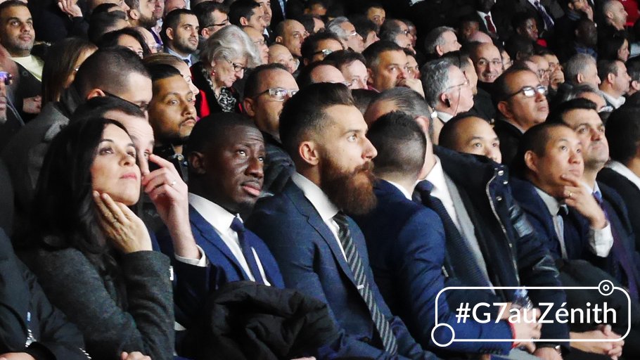 TAXISG7's tweet photo. La magie du nouveau film opère auprès des chauffeurs. Promis, on vous le dévoile très prochainement ! #G7auZénith #iloveG7 https://t.co/GPxh4GDdPi