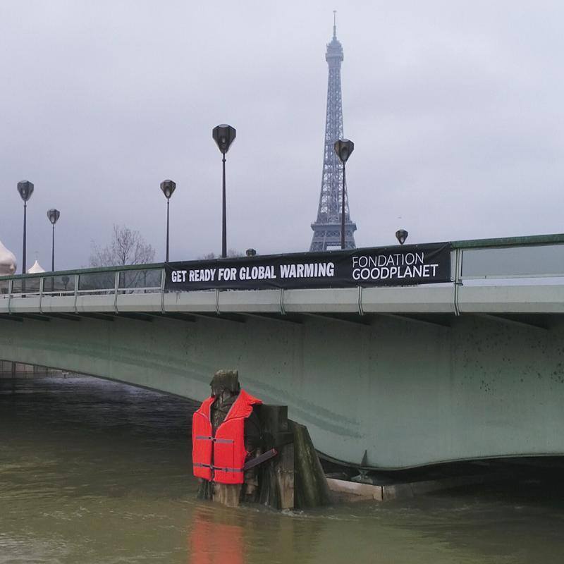 We love this Sunday @GoodPlanet_ foundation initiative in Paris, as the River Seine kept rising due to interminable rains the past weeks! #GlobalWarming