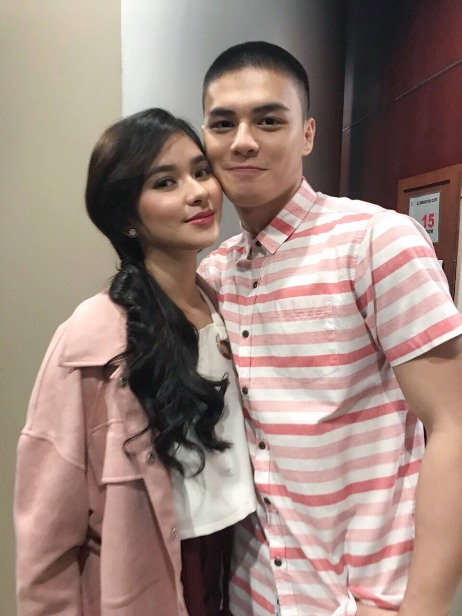 iamAndalioLoisa's tweet photo. Ayan na! Who’s watching? RT. #WansaGelliInABottle https://t.co/7e5VfjhDpy